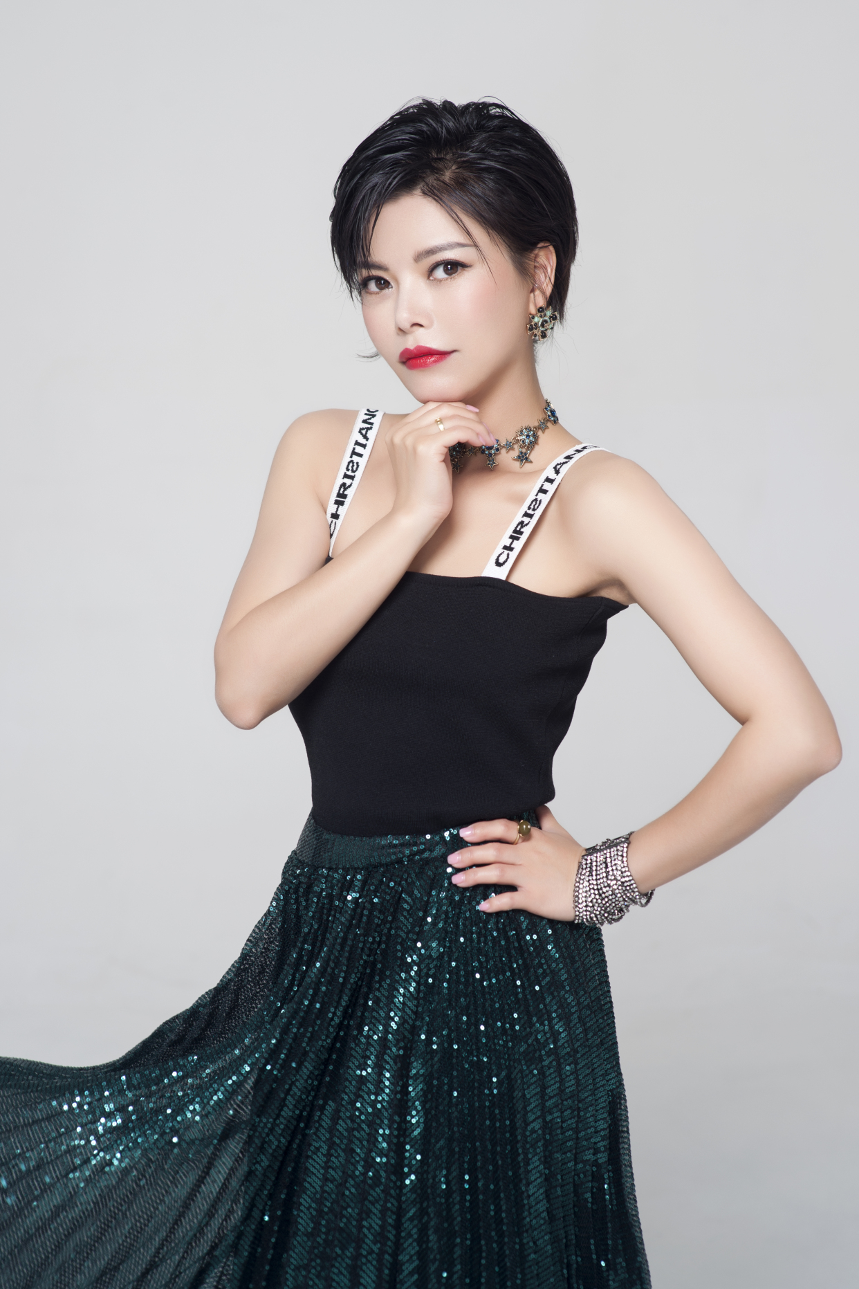 每当听到爱情买卖就会想到慕容晓晓