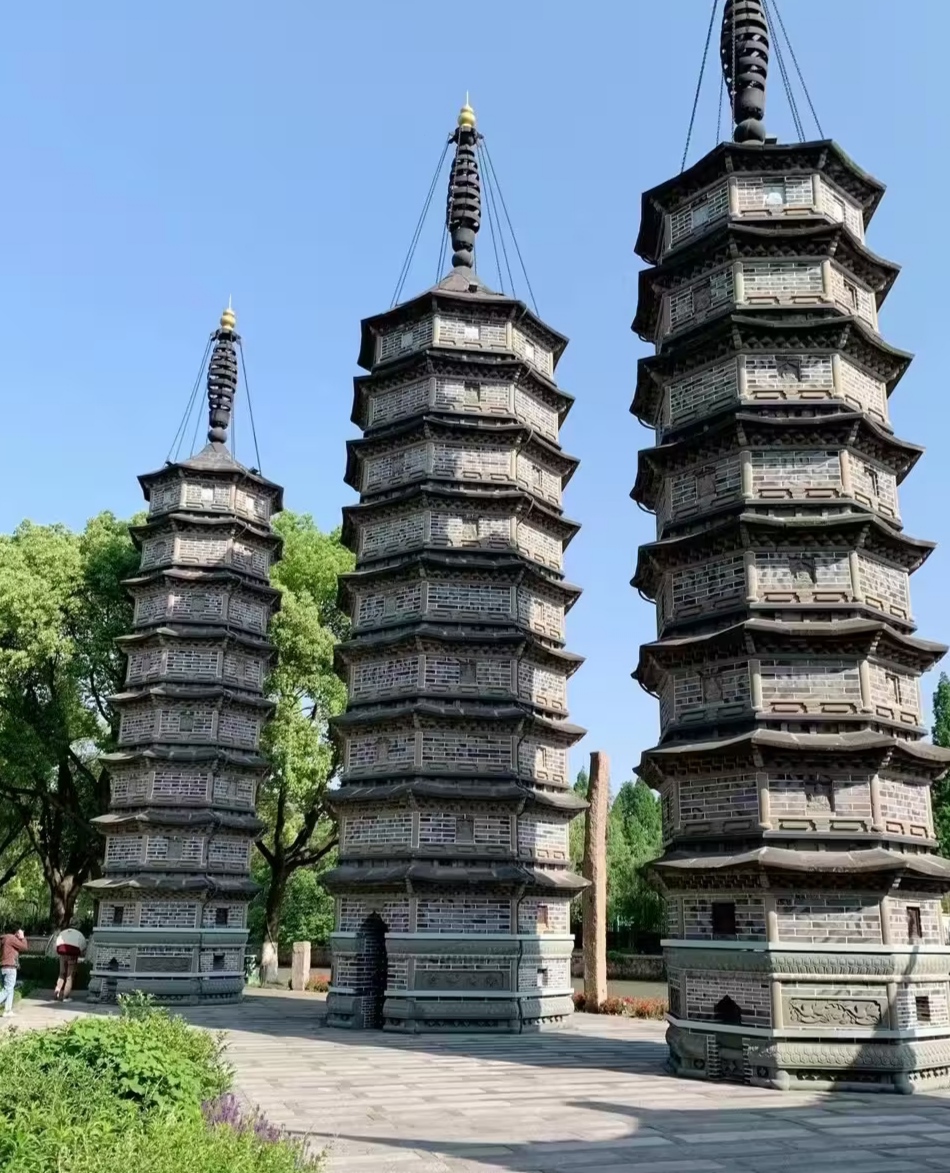 嘉兴南湖三塔公园气势磅礴