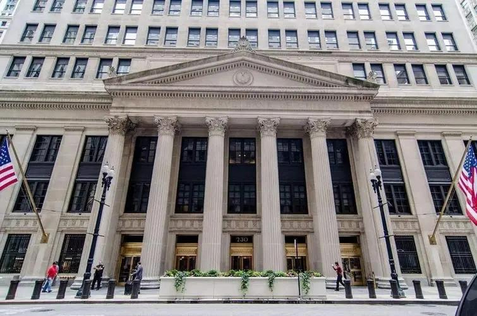 700家美国银行巨额亏损,美联储发出警告 美联储在上周的时候发布了一