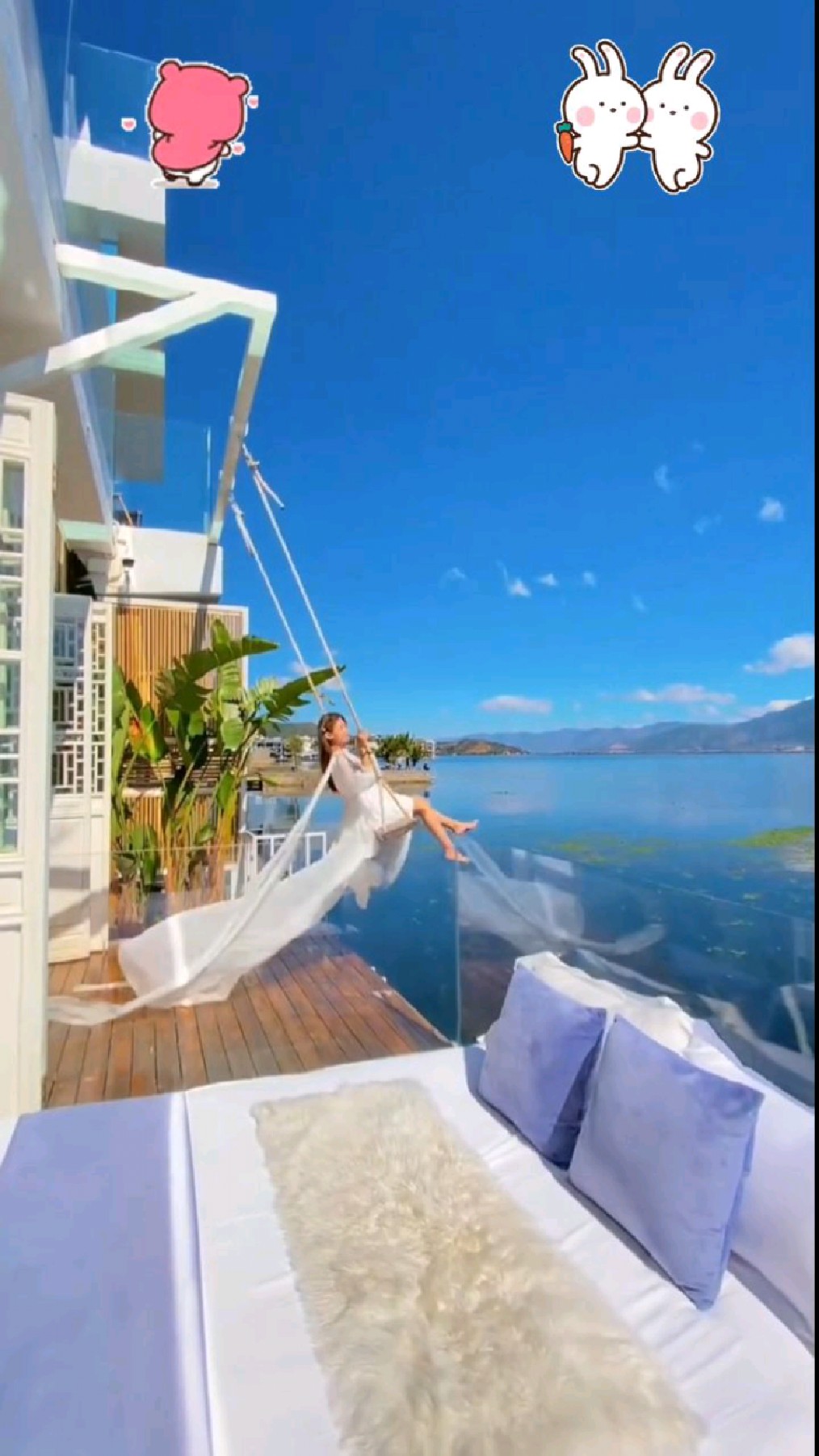 在洱海边荡秋千