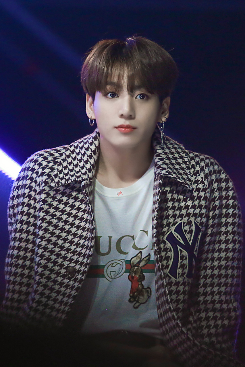 坐等帅哥solo舞台,据韩国媒体报道,防弹少年团成员田柾国最近与经纪