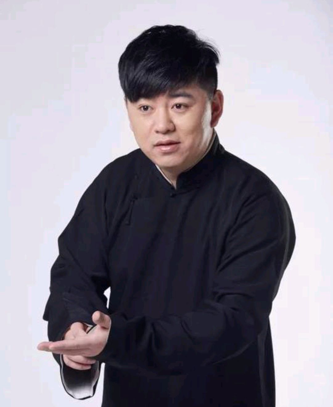 张云雷向冯照洋索要生日祝福,杨鹤通也撒娇求安慰