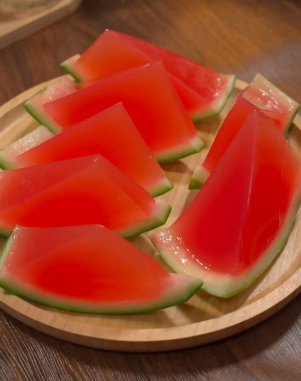 夏天快到了,关注我,教你们做一个qq弹弹的果冻西瓜,清爽一夏天[你懂的