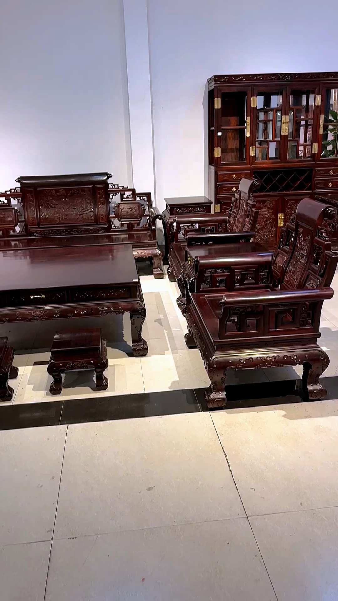 小叶紫檀全老料卷书沙发十一件套,这样的品质让人眼前一亮,太震撼了