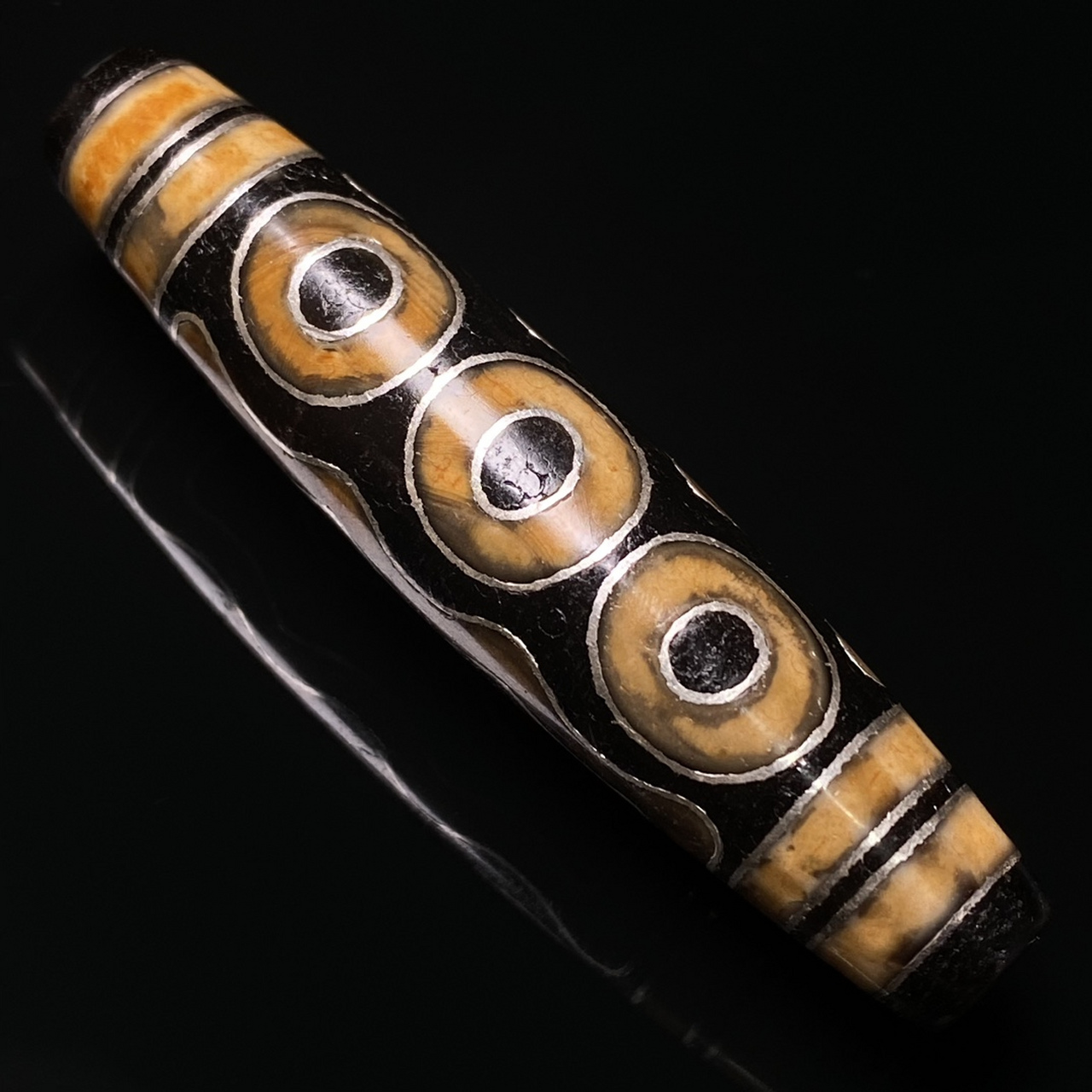 藏区回流老料镶嵌银丝【五眼天珠】 尺寸:56*12毫米 重量14.