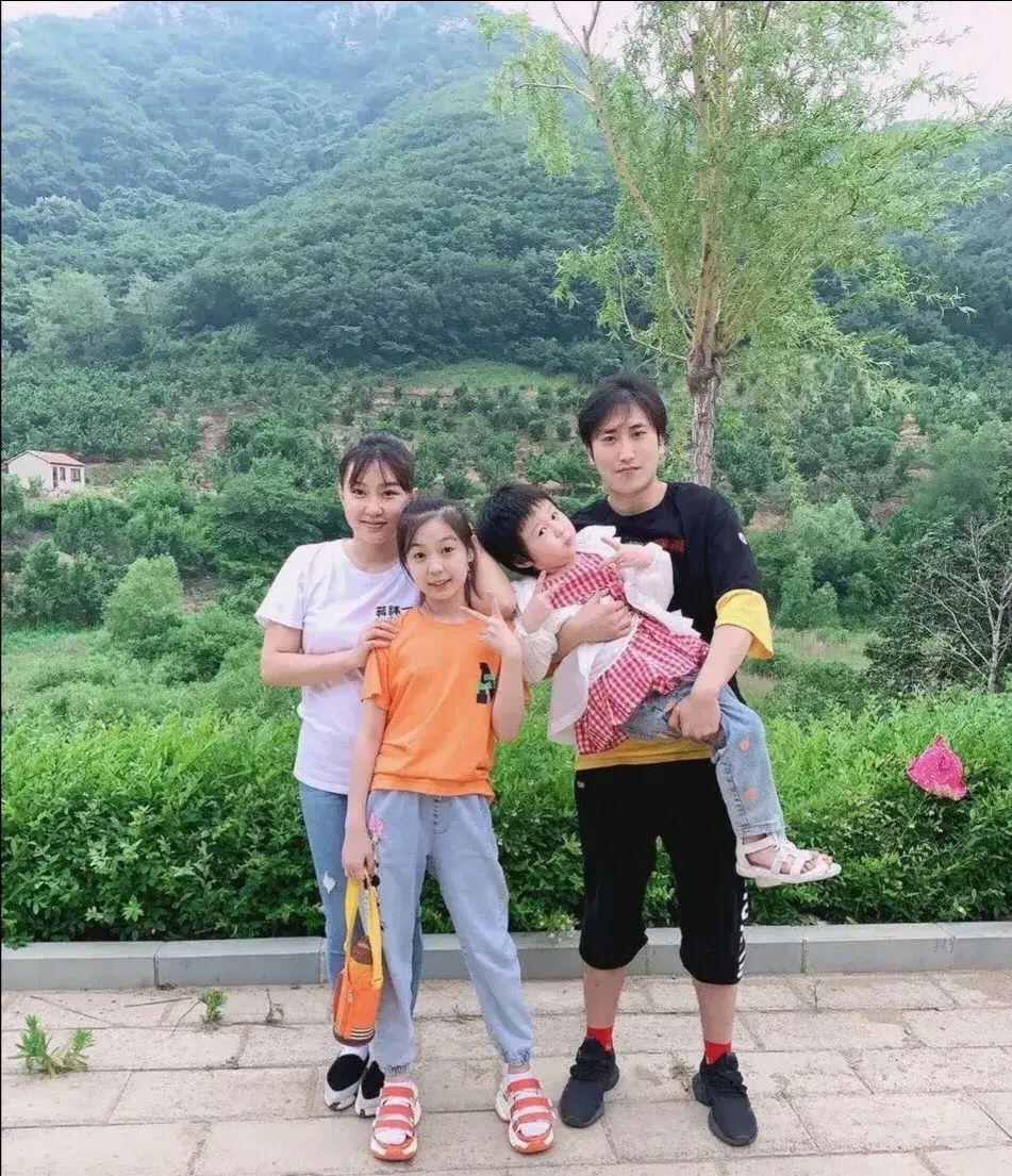 《乡村爱情13》拍摄中,赵兰妮已经长成了青春美少女