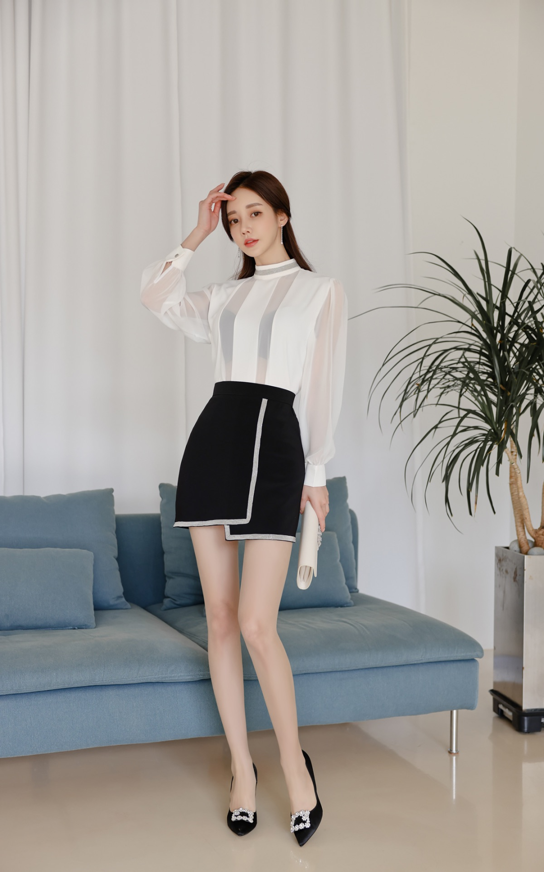 孙允珠韩国嫩模,轻纱上衣超短裙穿搭,娇嫩欲滴