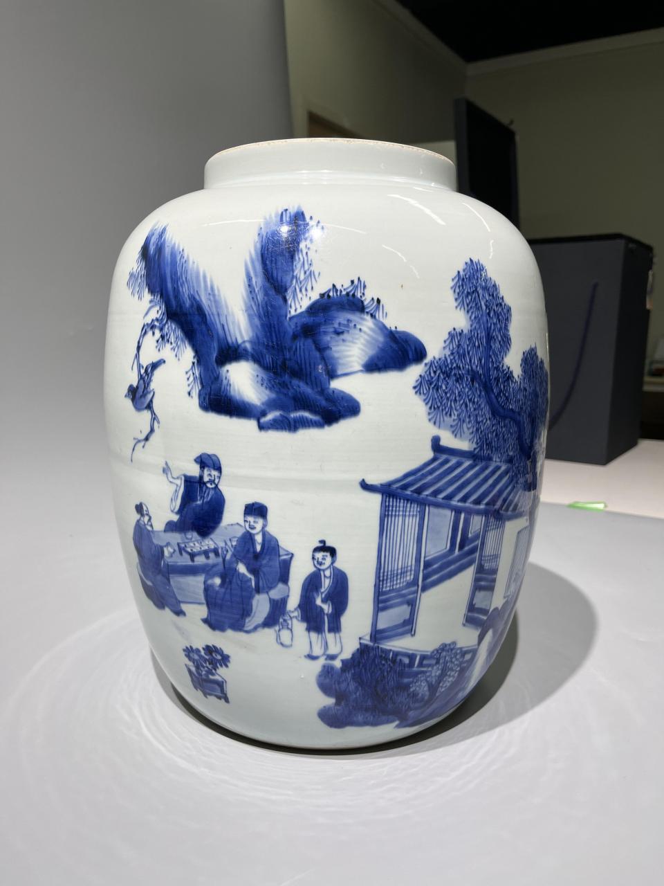 5万元成交的"清康熙 青花诗文太白罐,高37cm,品相良好,还是非常不错的