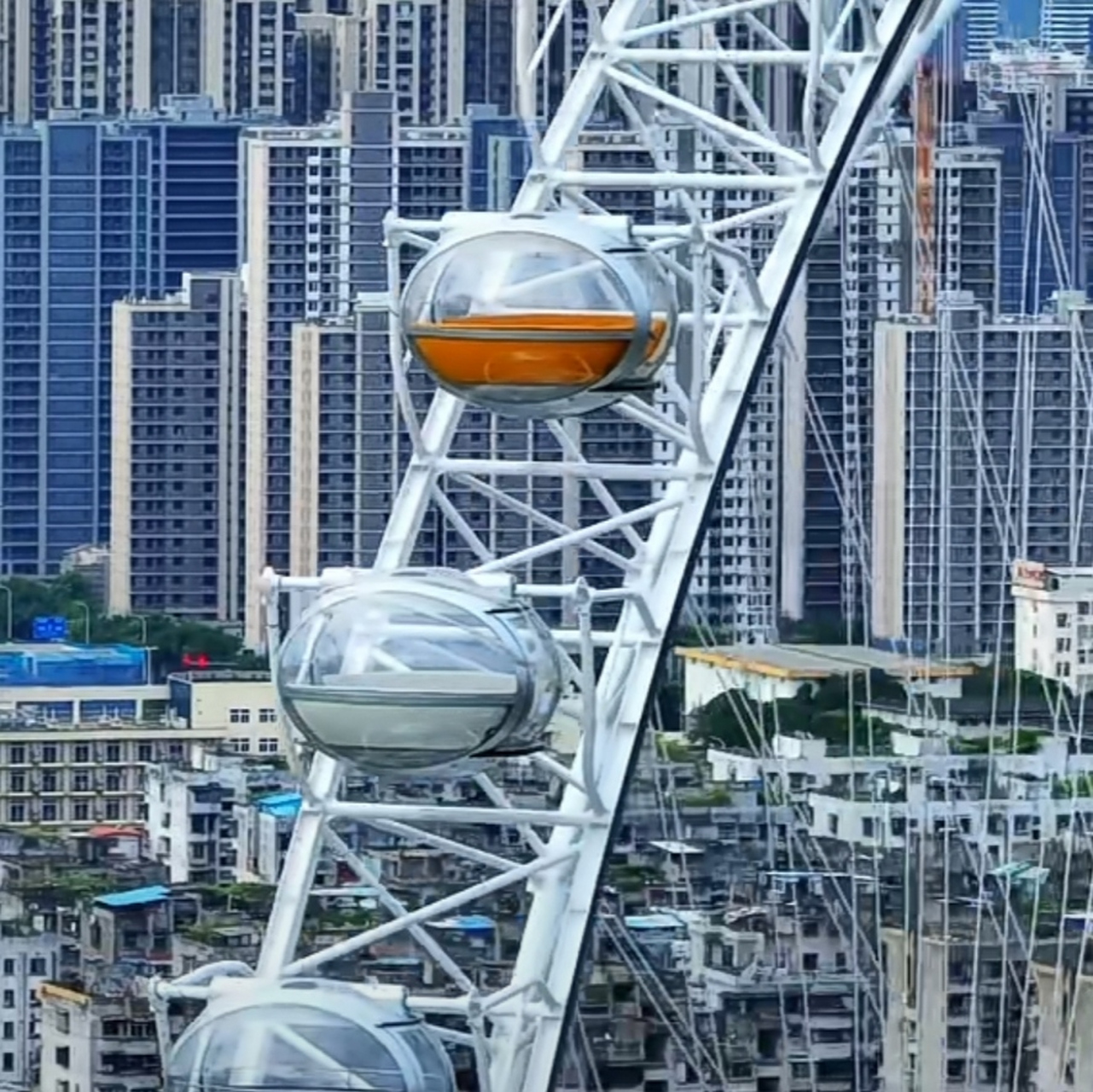 晋安湖公园摩天轮叫爱摩轮,是目前福建省最高的摩天轮,120米的高度