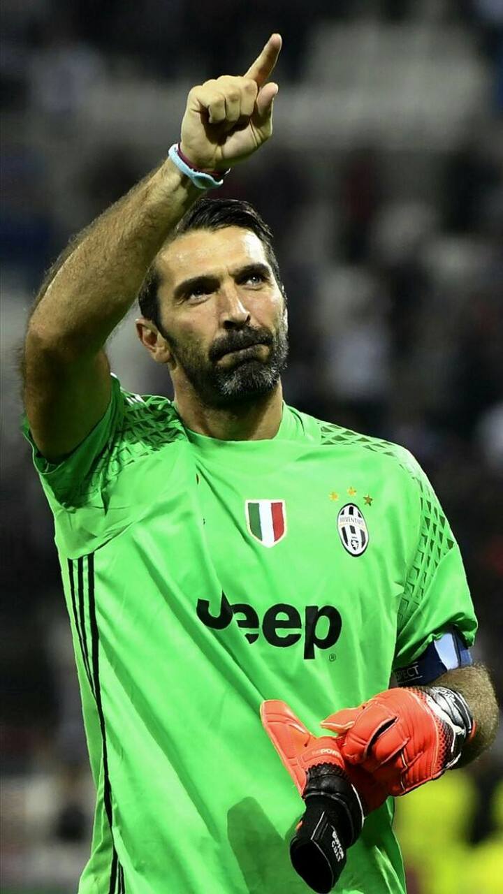 45岁传奇门将布冯宣布退役# 又一位传奇巨星要退役了.