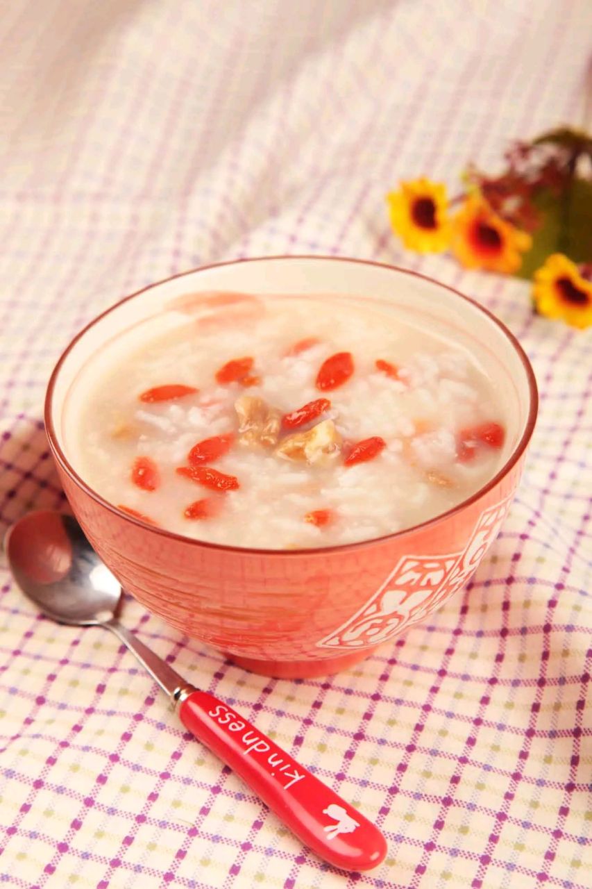 吃出来的健康# 调理气血之佳品—枸杞核桃粥 枸杞核桃粥是一道可以