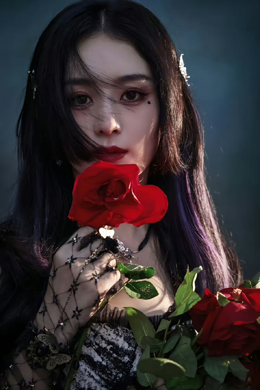 赵丽颖黑发公主切# #赵丽颖# 赵丽颖黑发公主切最新造型曝光,一阂一