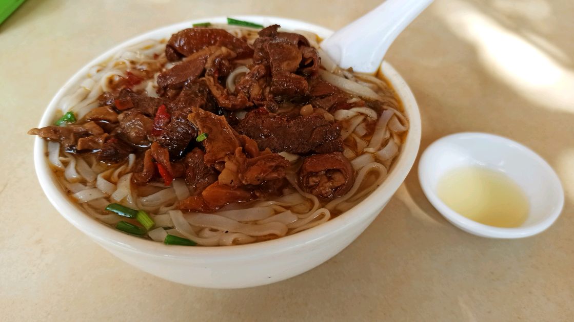 湛江吴川牛腩粉,小伙说这粉跟别的地方有些不一样,有何不同?