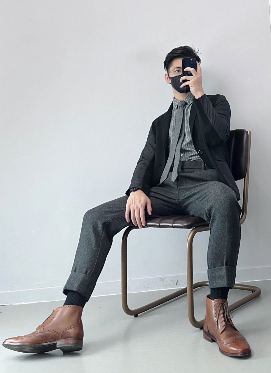 轻复古偏绅士 轻熟雅痞这谁拒绝的了 选择了雅痞英伦风的穿搭 毛呢