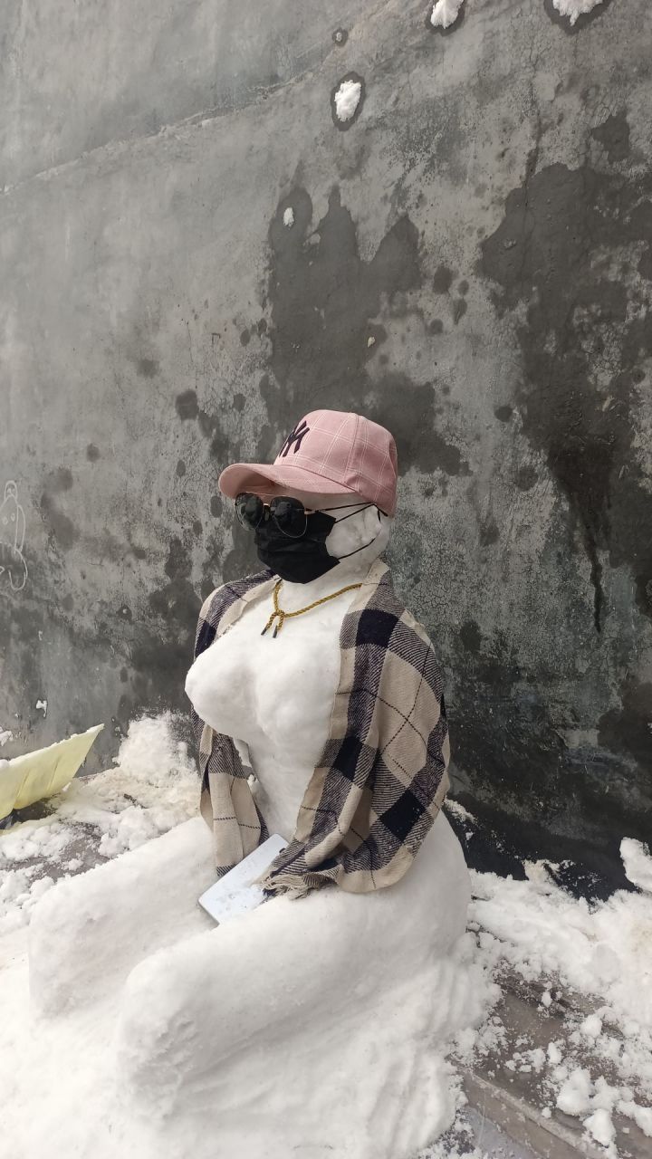 大家好,今天堆了个雪人,请看下图 请看图最后一张才是经典中的经典