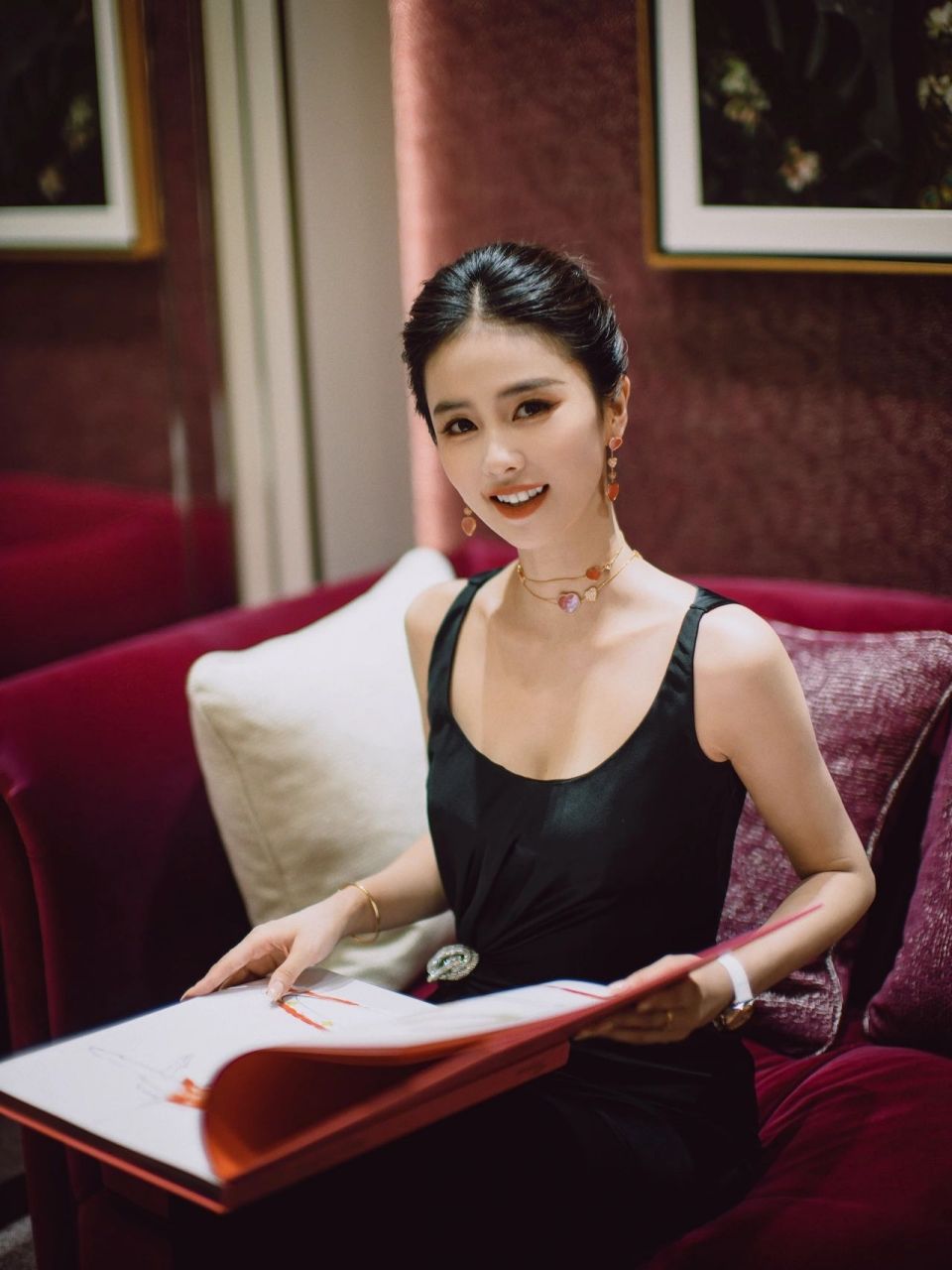 1,白鹿,王鹤棣主演的《以爱为营》已经开始招商了,看点:财经记者遇上