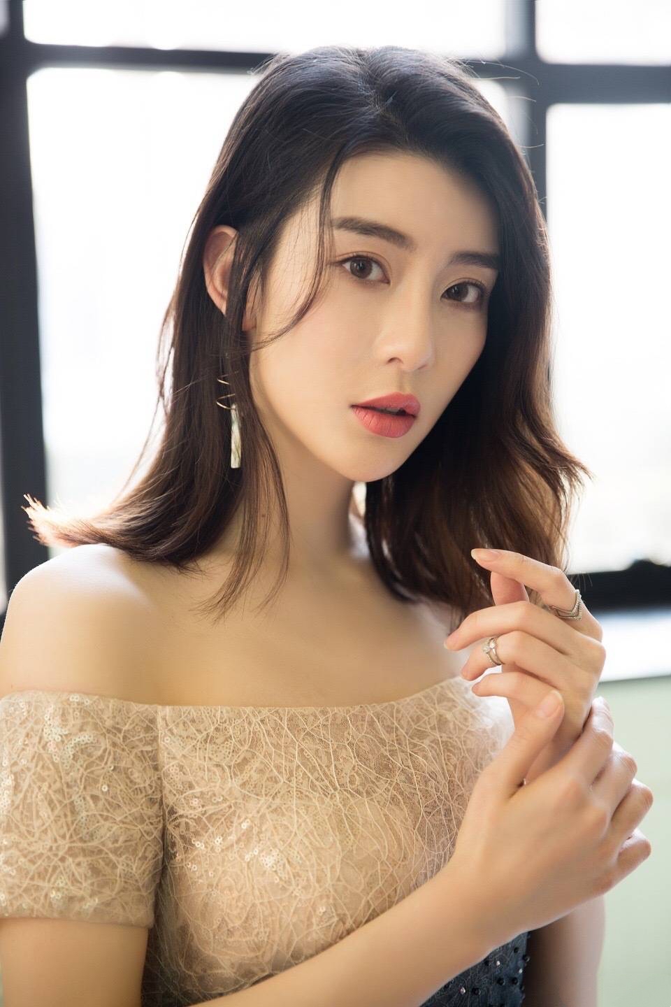 朱凌雾:面若桃花,楚楚动人