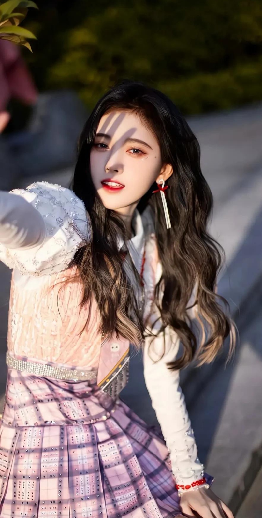 鞠婧祎真是天姿绝色,眉目如画,面赛芙蓉