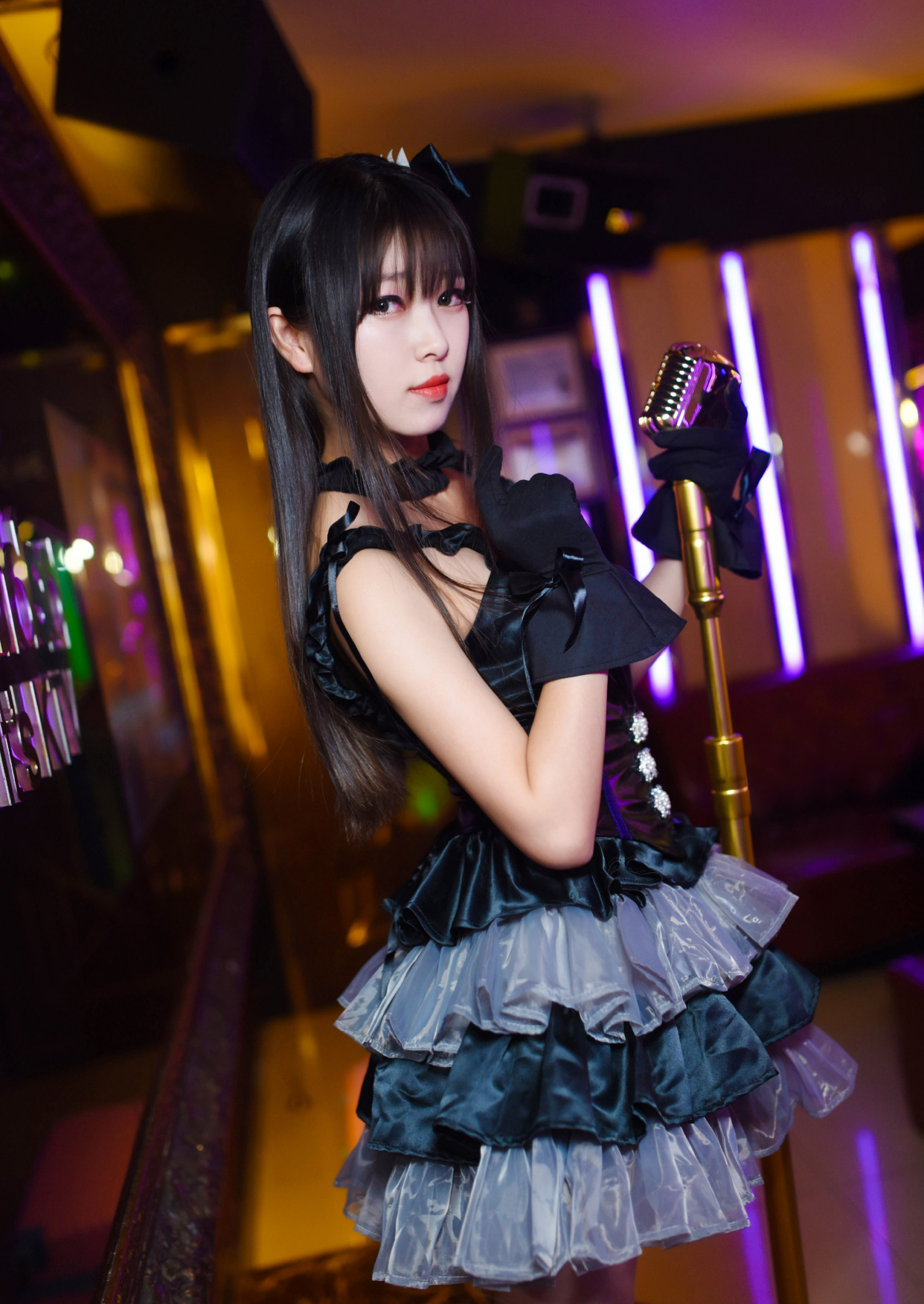 《偶像大师》涉谷凛cos,一身御姐的气质,却长着张娃娃的脸