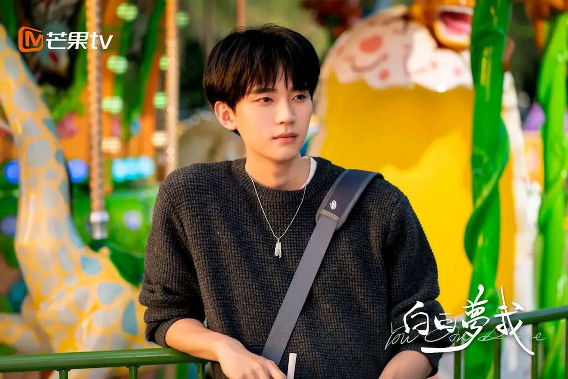 她班上有个班花,运动会的时候一直代表班级举牌,但林语惊转学后