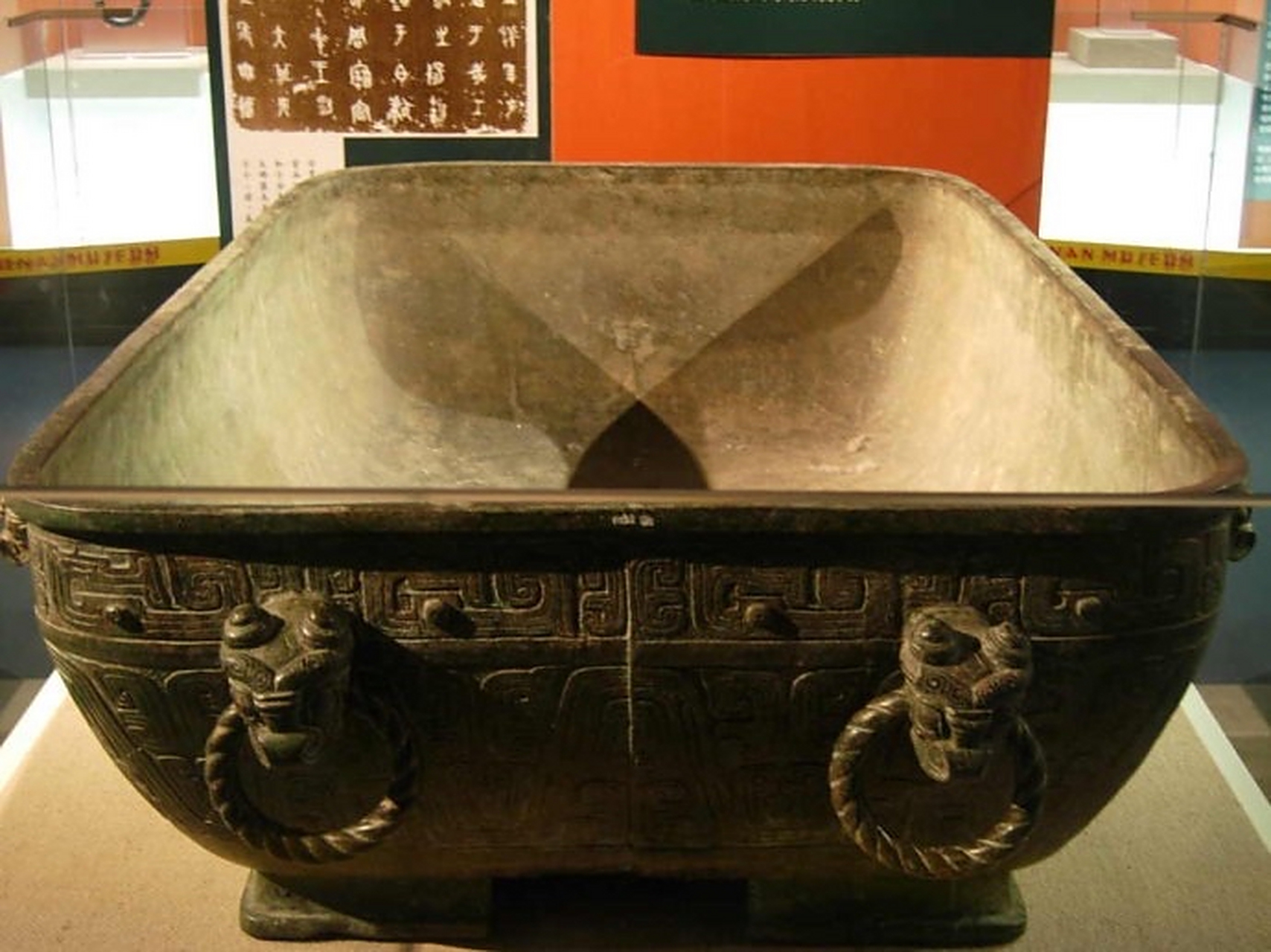 西周晚期青铜器虢季子白盘,内有铭文111字,是当之无愧的国宝,起初却被