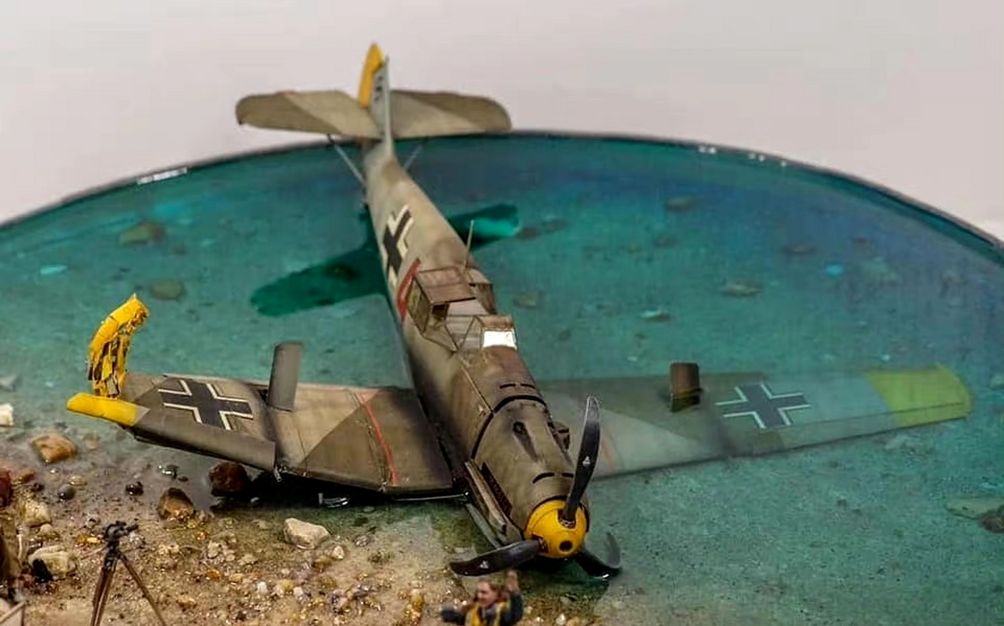 军模欣赏:迫降的德军bf-109e战斗机. #动漫# #模型# #战斗机