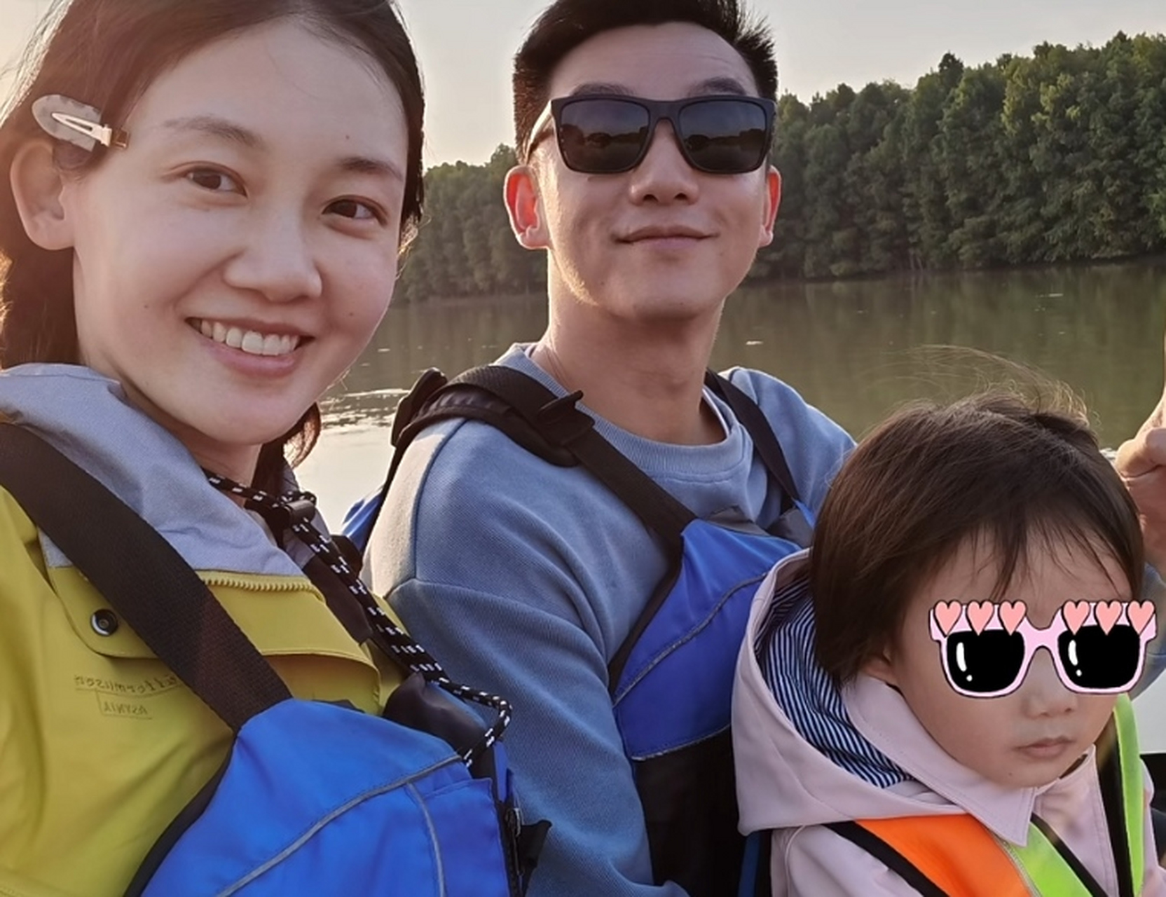 苗苗生了两个孩子都随爸爸,郑恺一儿一女近照公开,二胎儿子吃得圆墩墩