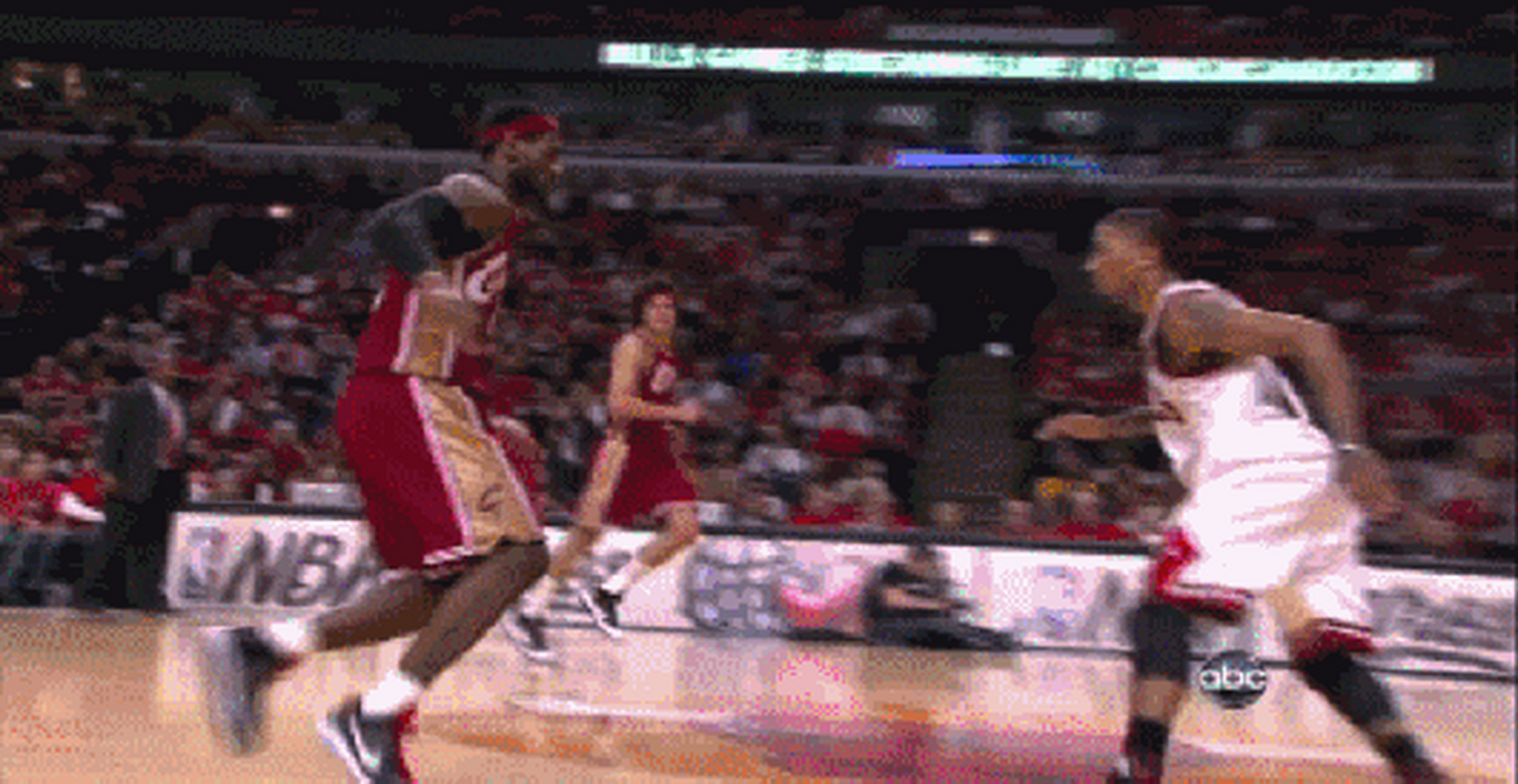 有很多人喜欢说詹姆斯的nba里面的吕布 个人状态神勇无敌 一个人可以