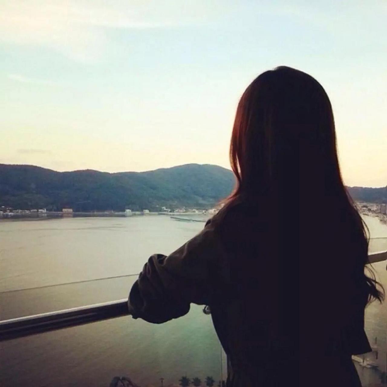 傻女孩:精明,强势,凡事争个对错,在男人面前卖弄显摆,外表大灰狼,内心