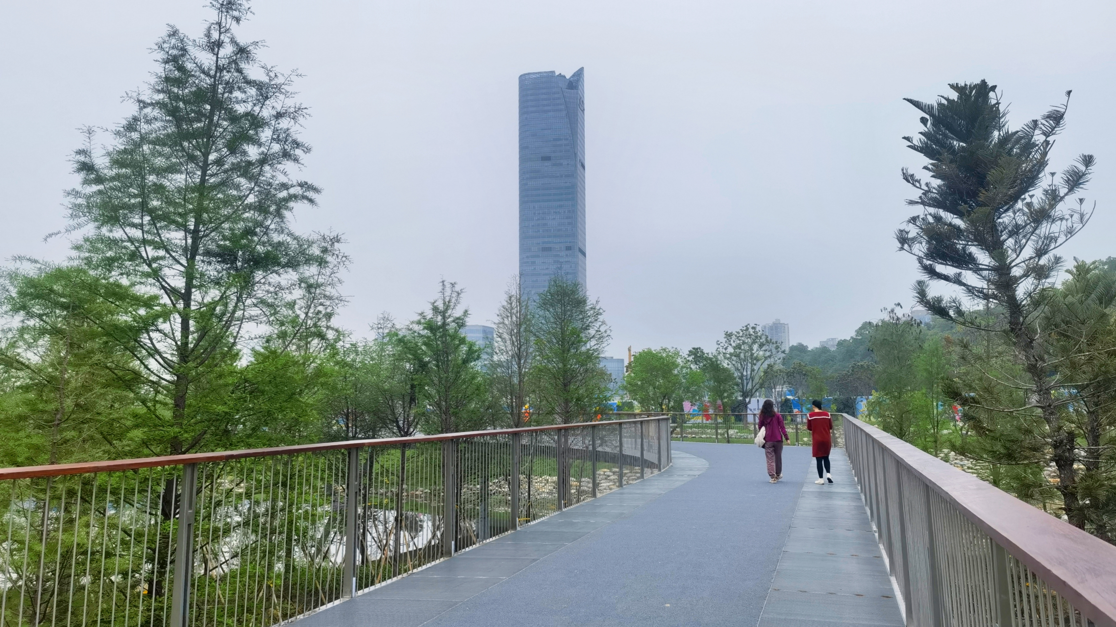 笔记创作营#   走走看看兴建中的东莞cbd中心公园  今午尽管还是阴天