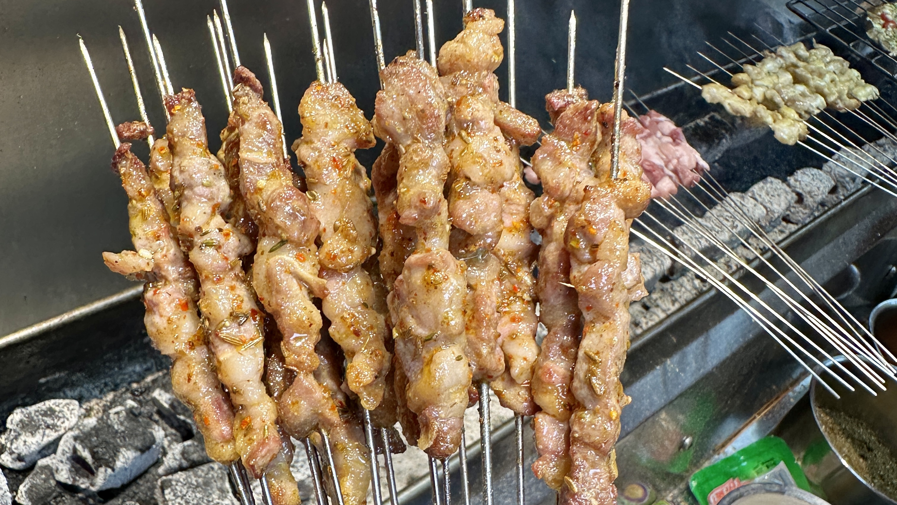 烧烤店必不可少的原味羊肉串烤制方法和不老不膻的诀窍