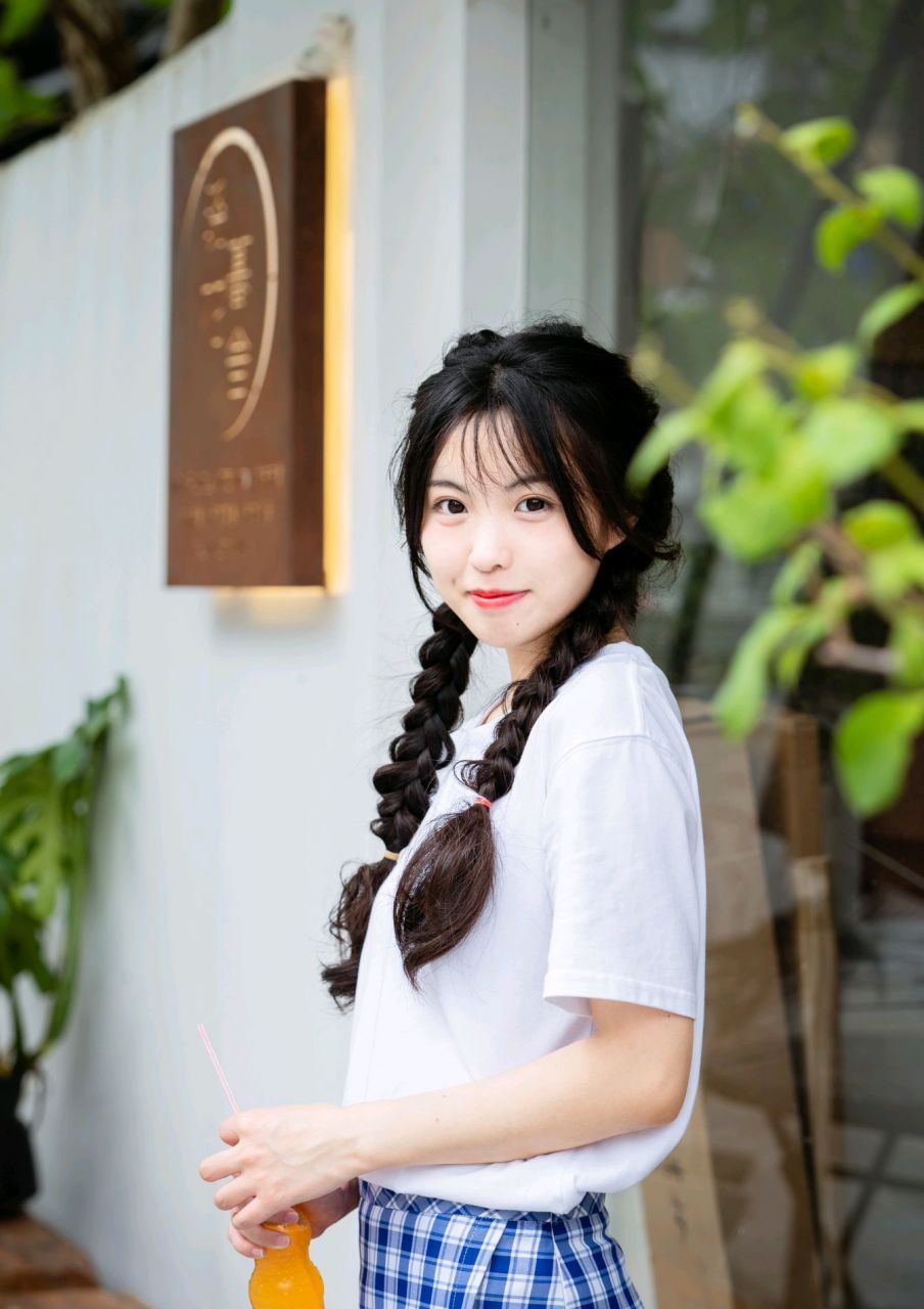 兔牙蛇蛇,有人知道吗 看起来很清纯的模特,可惜了!#梅梅爱美女