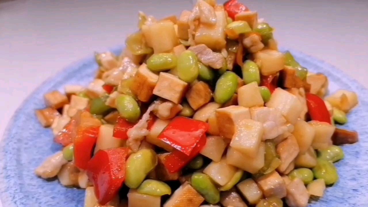 五彩肉丁,此菜极为鲜美,非常下饭,做法也很简单,全家人都爱吃