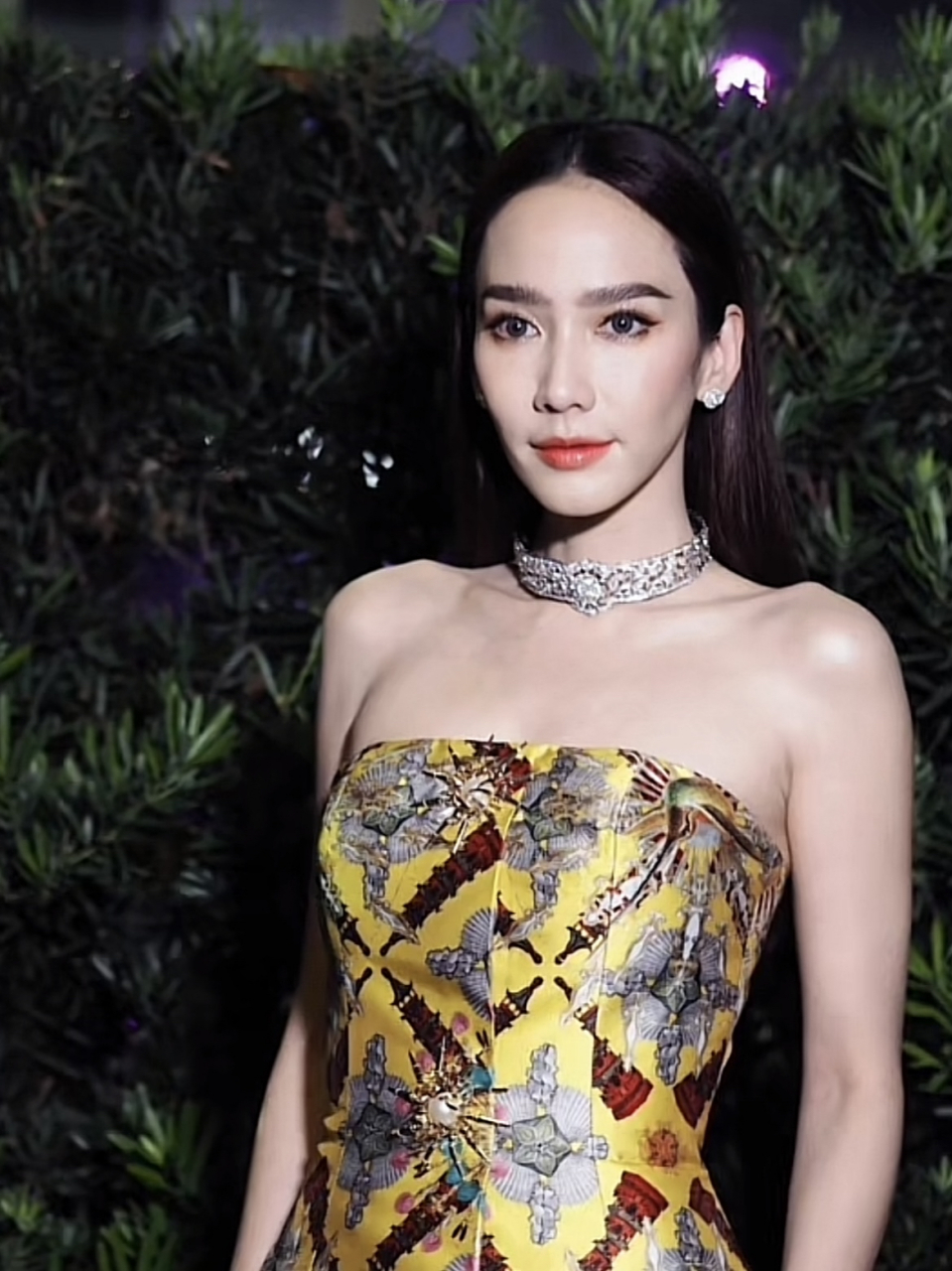 aump确实是"蛇系美人",已经44岁一点也不显老