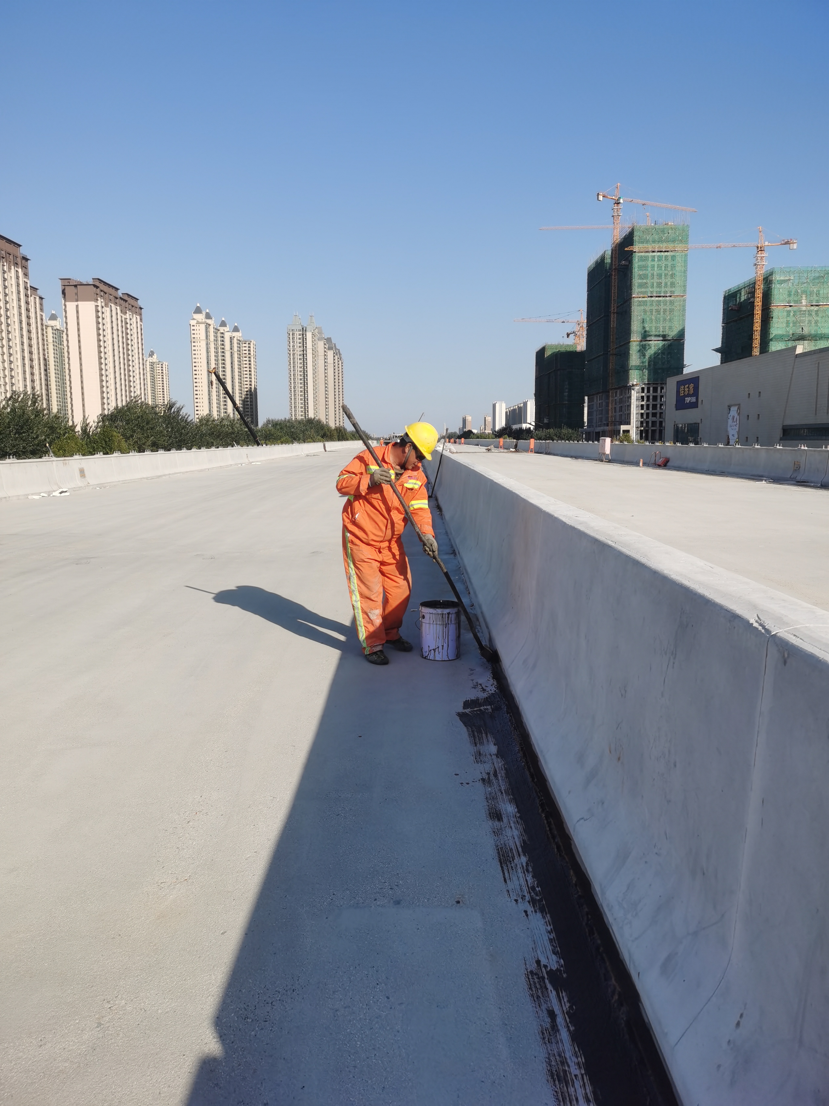 纤维增强聚合物改性沥青桥面防水粘结层施工工艺