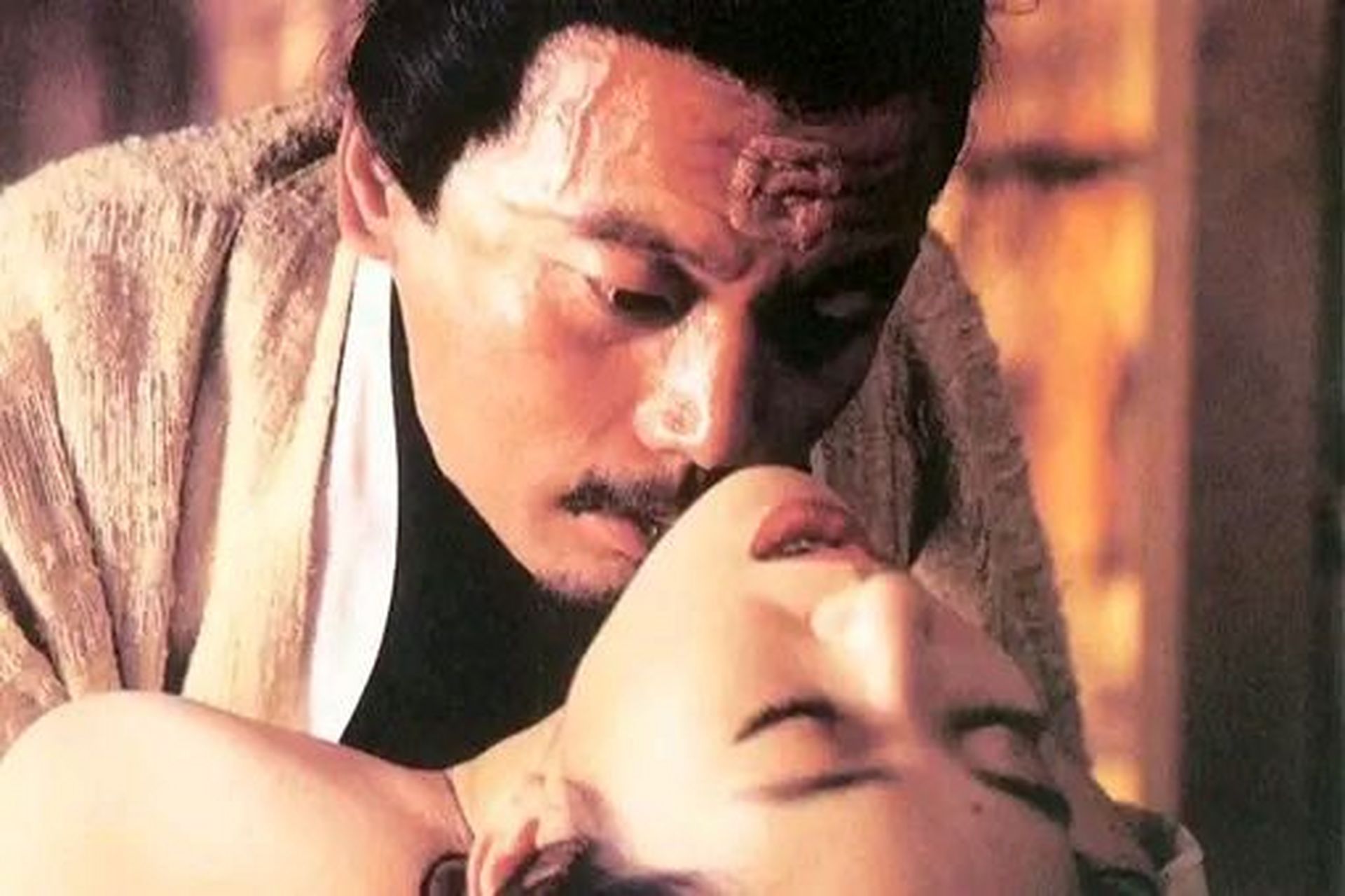 有一天,栎阳公主出了帘子,高渐离被栎阳公主的美貌所震撼,俩人情动之