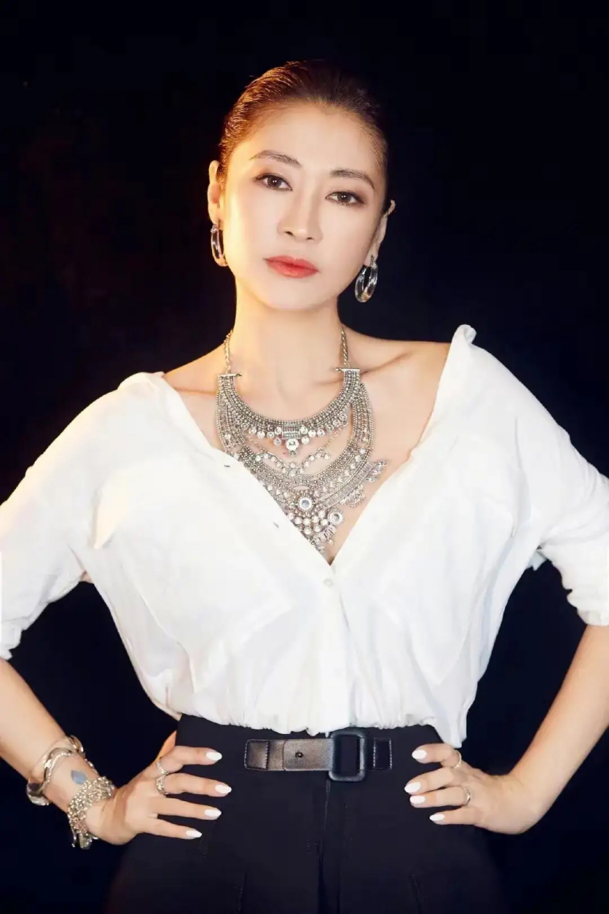 大美女梁静 身材高挑苗条,性感迷人,妩媚多姿,楚楚动人,女人味十足