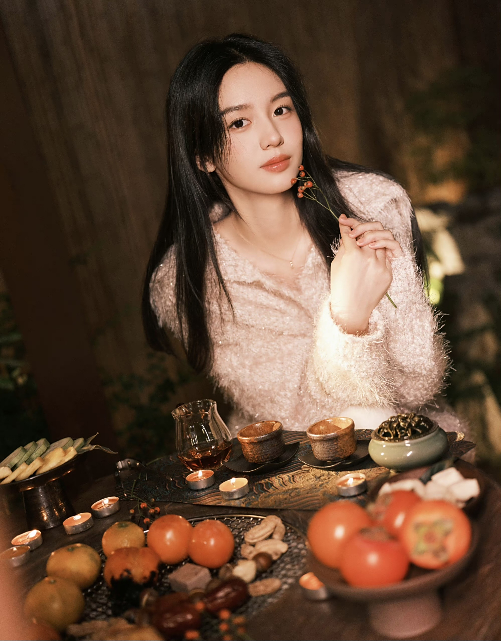 周也粉色开衫毛衣外套# 周也粉色开衫毛衣外套造型,又漂亮又可爱,真