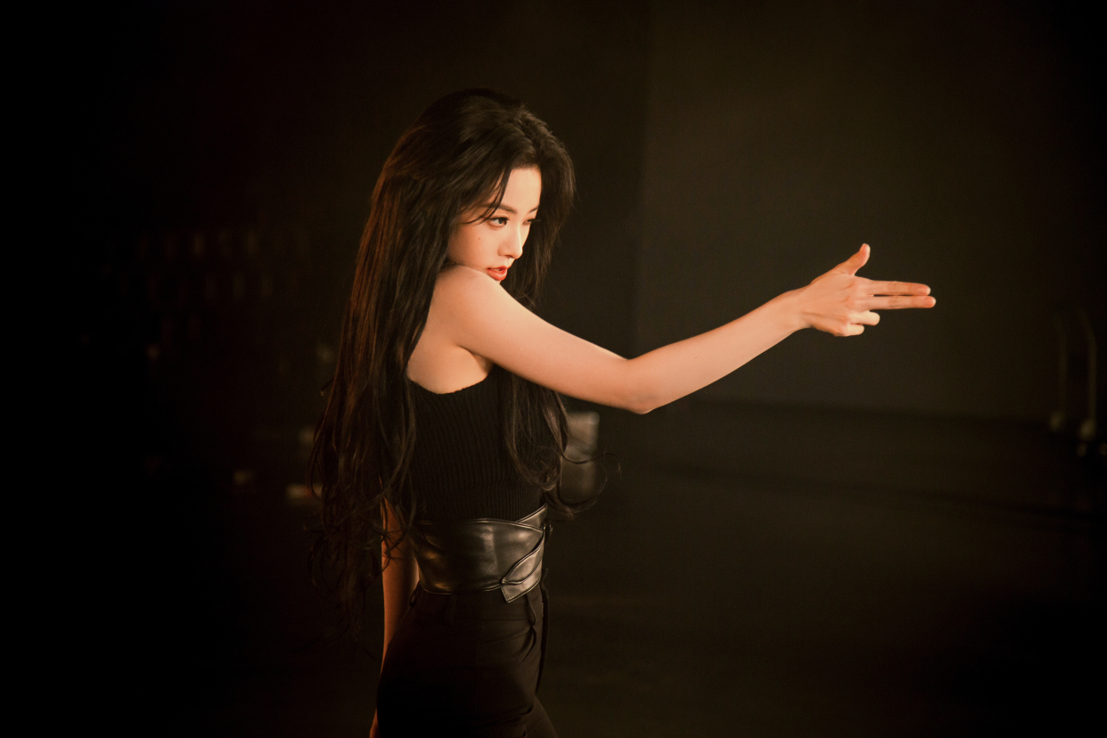 喻言翻跳《hush》,又美到了谁!