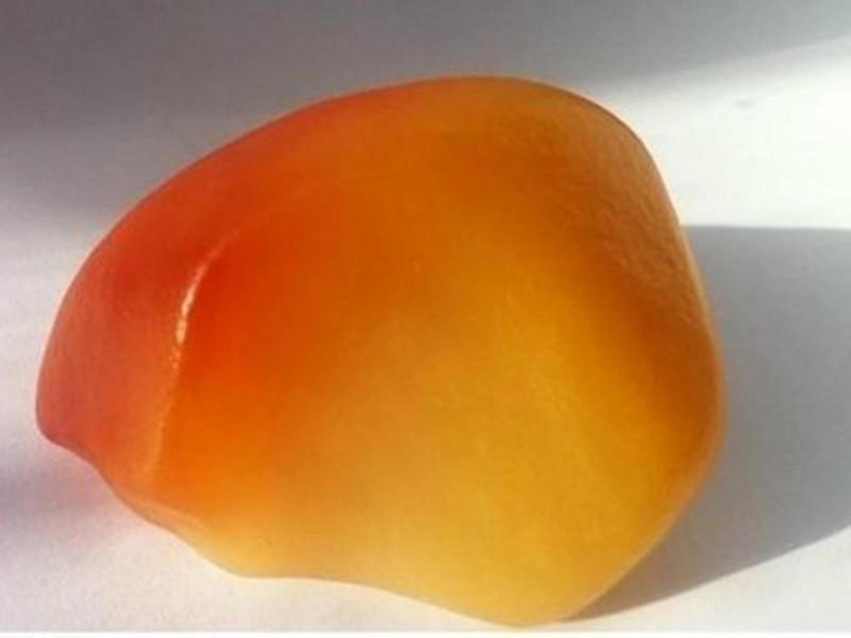 石英岩玉指的就是由粒状石英集合体组成的致密块体,主要成分为