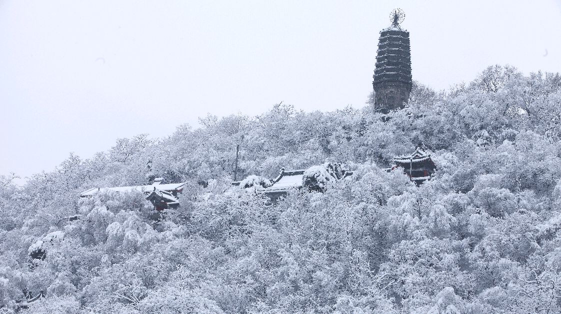 高尔山雪景图片