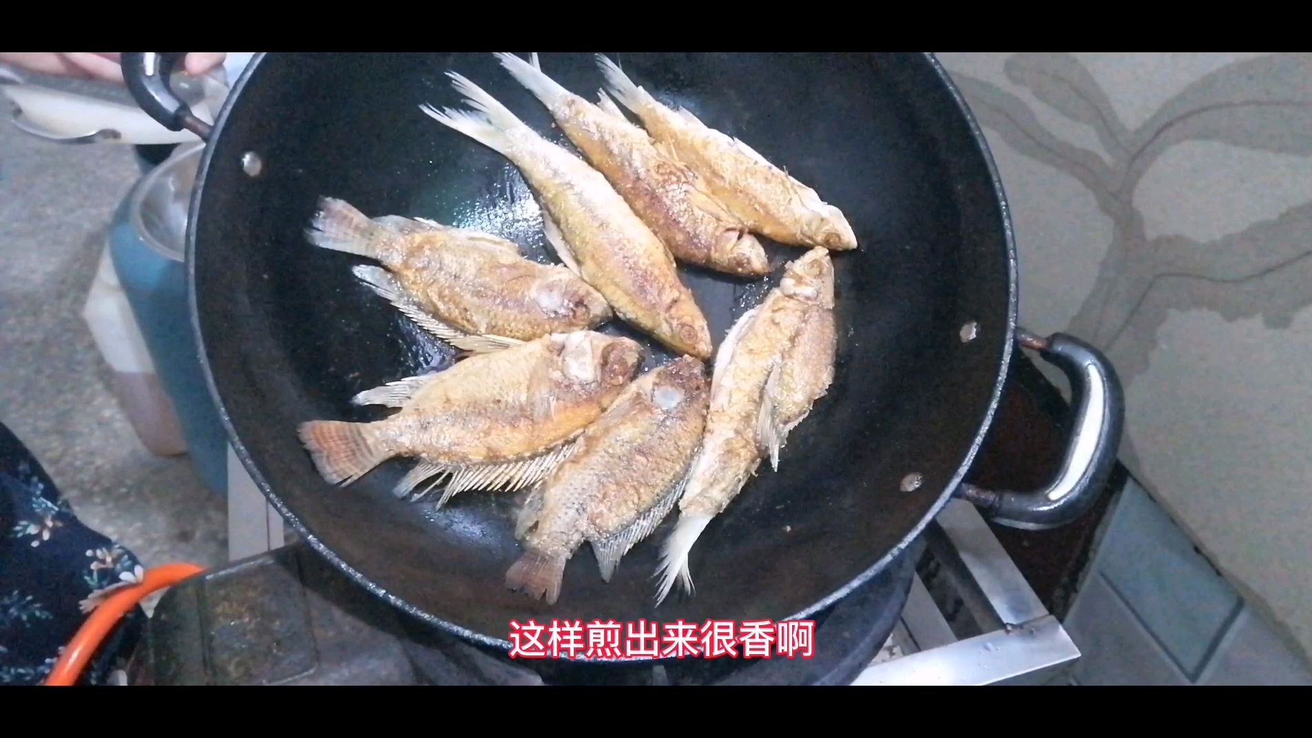 大厨教你香煎小鱼,外酥里嫩,营养又美味