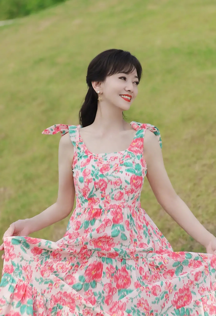 都说赵雅芝的照片靠美颜精修[大笑] 不说脸蛋到底怎么样吧,可这身材是