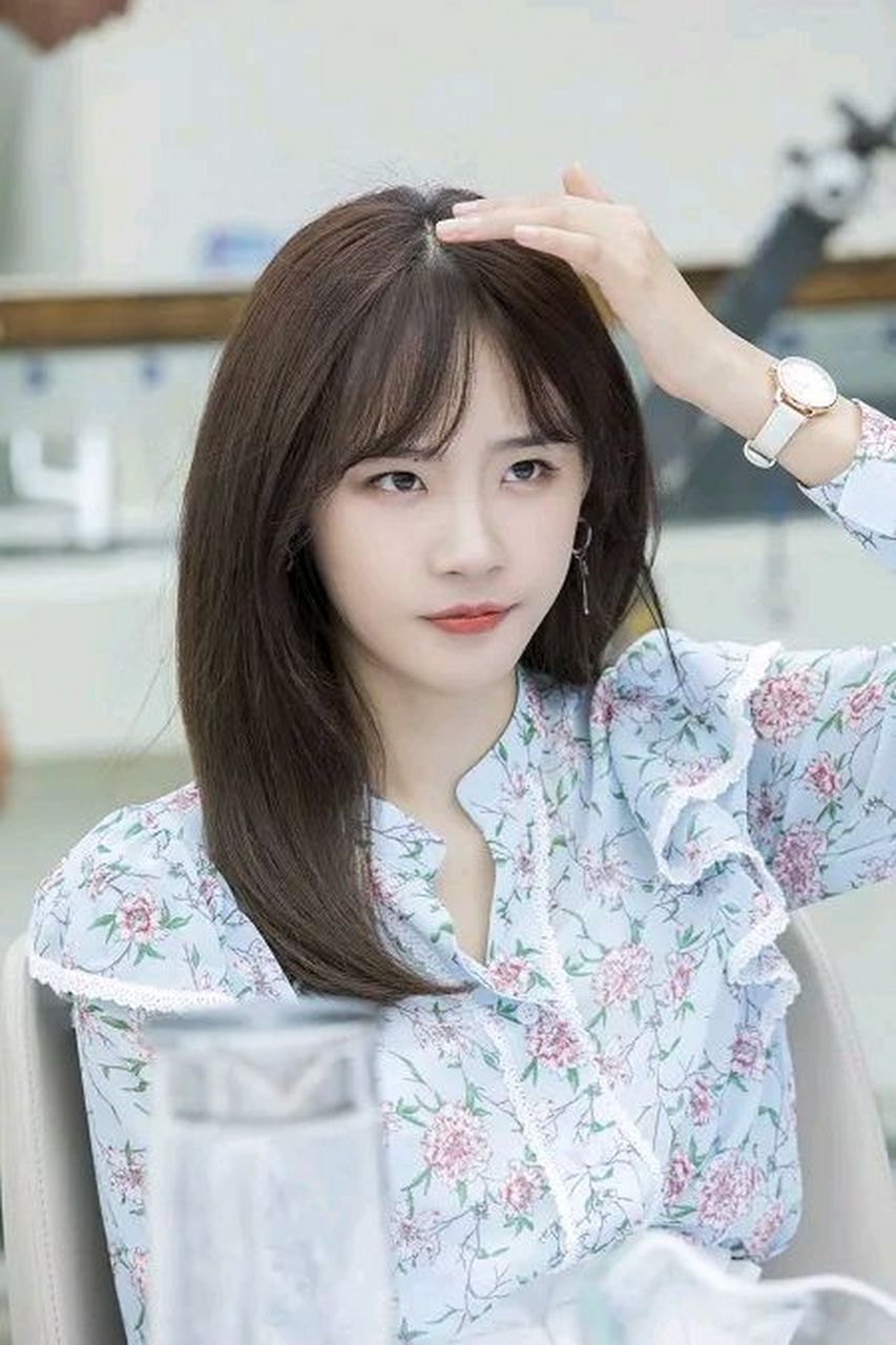 卢洋洋拥有清纯可爱的外貌以及高挑纤细的身材,演技也