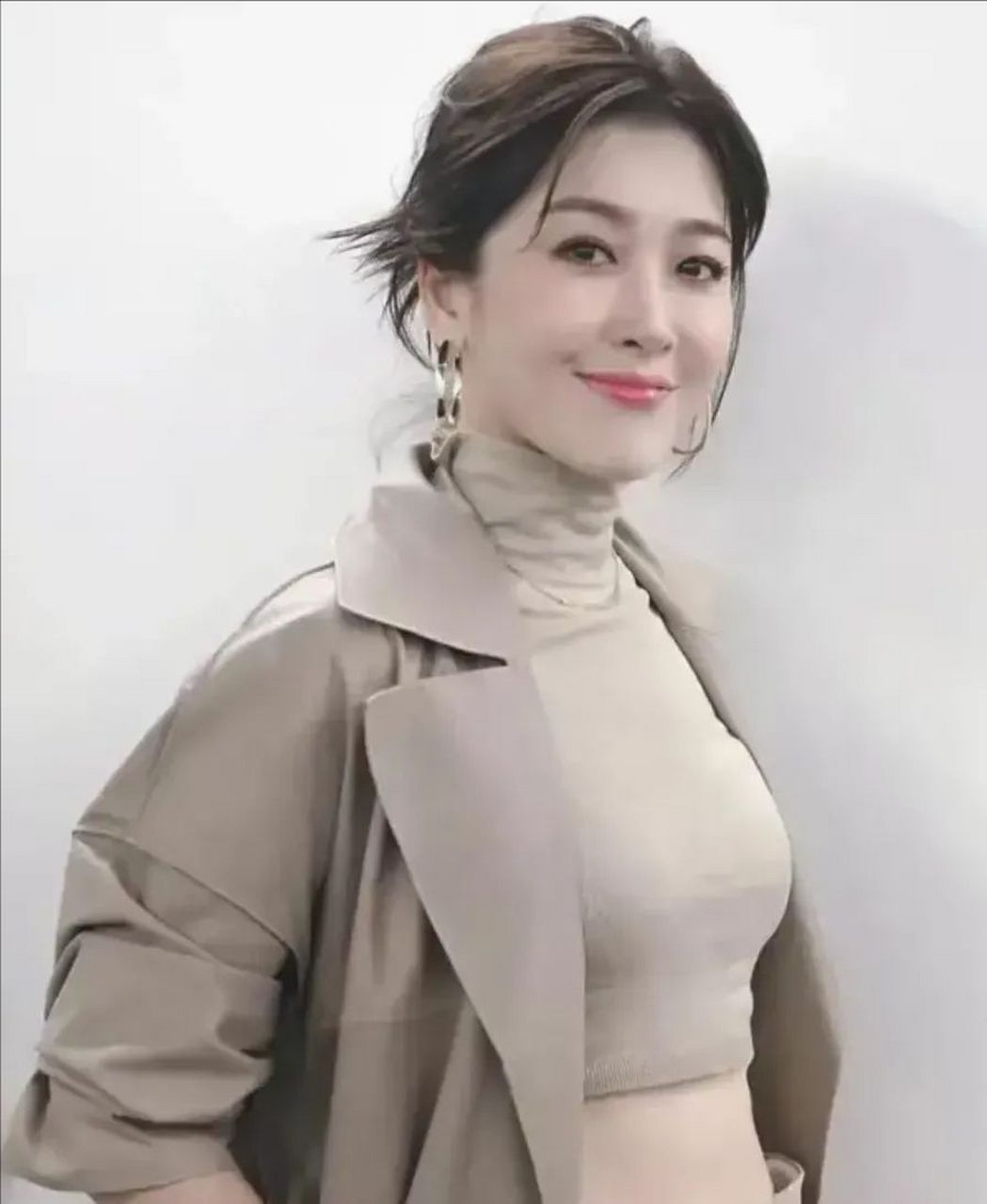 同样是傅成鹏的老婆,将程素和周丽淇一对比,两人差距一个天上一个地下