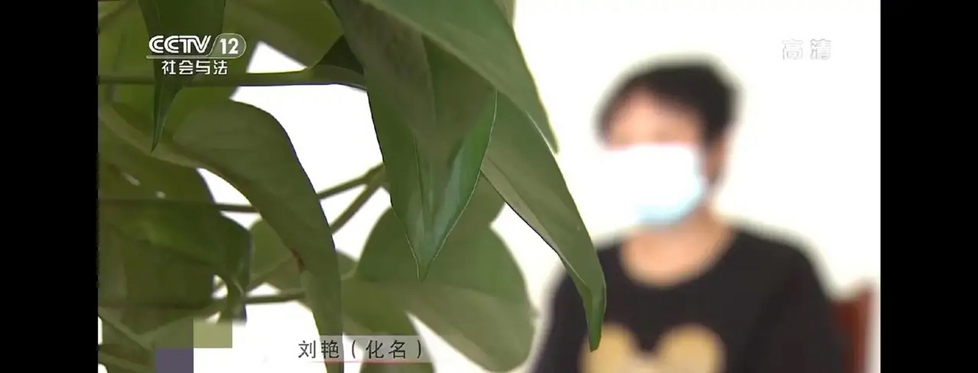 2022年6月27日,13岁的花季少女小婷惨死在了家中,她四肢展开,额头上有