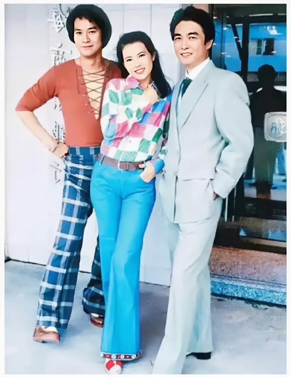 左侧狄龙?右侧唐国强?