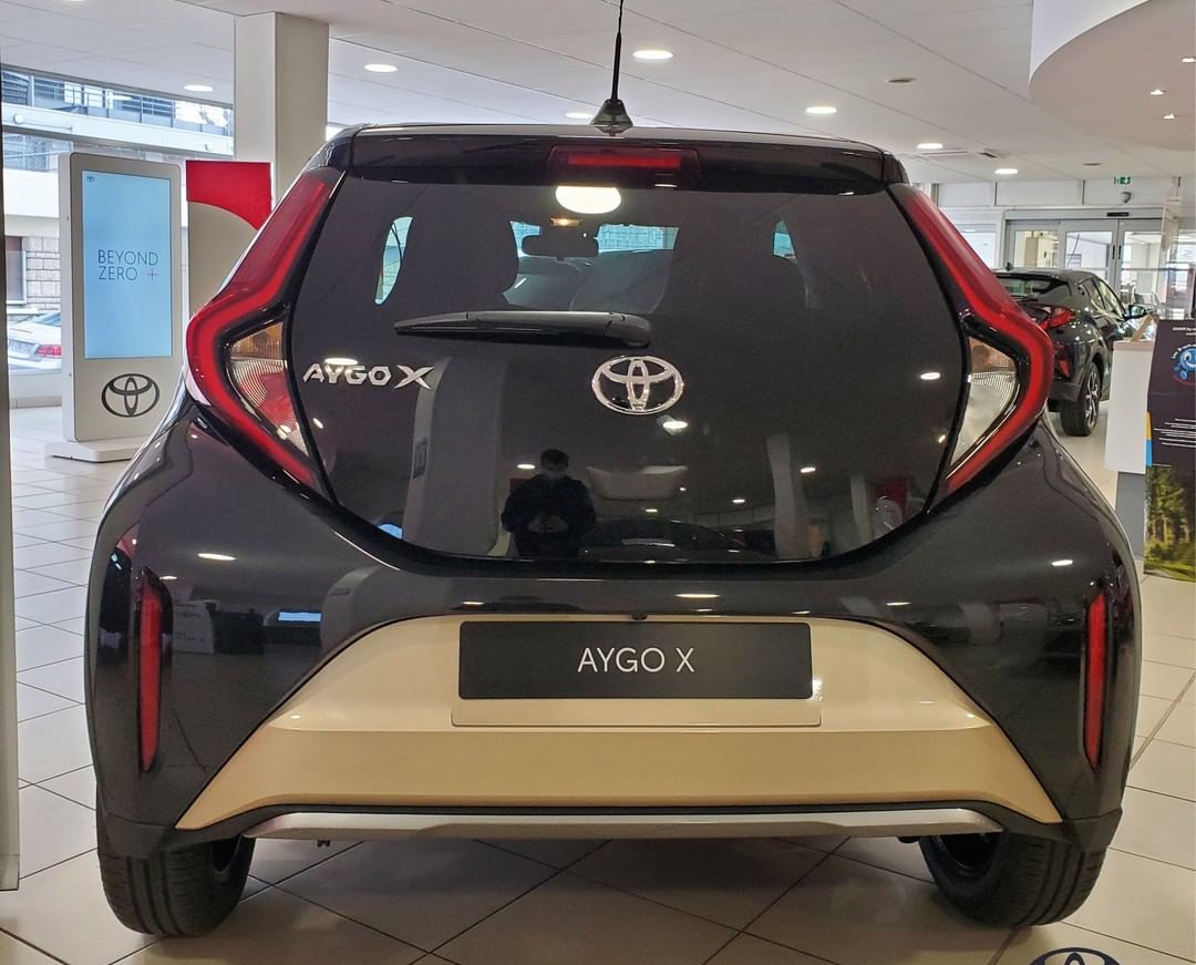 8万!丰田aygo实车曝光,双色车身,油耗3.8升,竞争北斗星