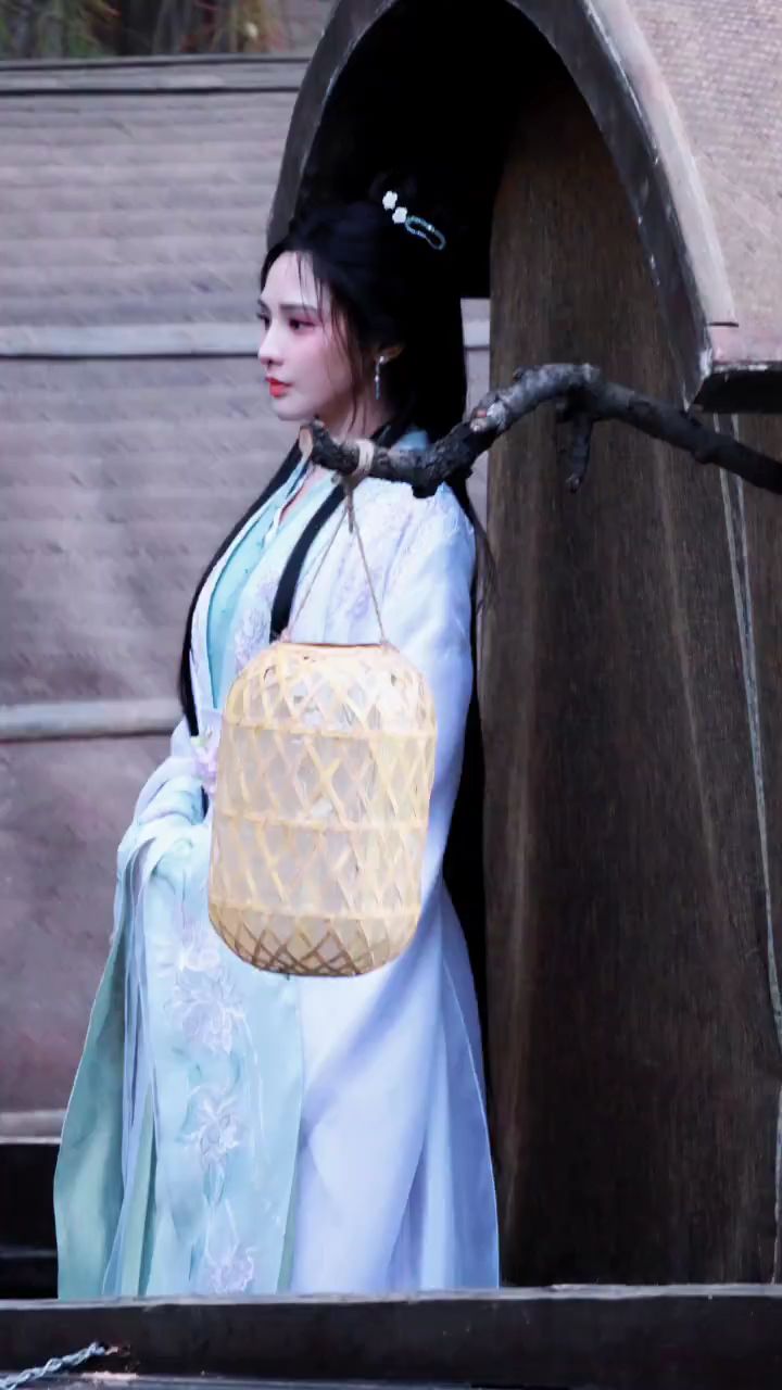 彭小苒大梦归离,素衣有一种宿命感,太美了吧