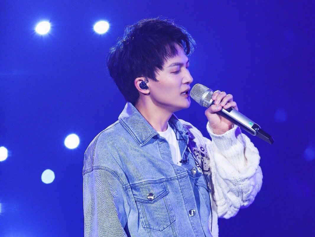 周深《爱若琉璃》三周年:梦境般与你不期相遇,又是人间四月天